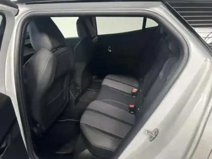 Photo 8 Peugeot 2008  1.2 130 GT EAT8 i-cockpit GPS Camera Full led