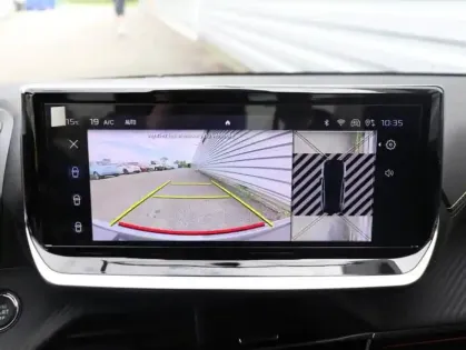 Photo 12 Peugeot 208  1.2 Hybrid 110ch GT e-DCS6