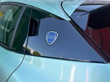 Photo 7 Lancia Ypsilon  1.2 Ibrida 110ch LX eDCT6