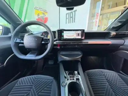 Photo 12 Lancia Ypsilon  1.2 Ibrida 110ch LX eDCT6