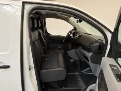 Photo 8 Peugeot Expert  Fg Standard 1.5 BlueHDi 120ch Premium Attelage Alarme Bluetooth Radar