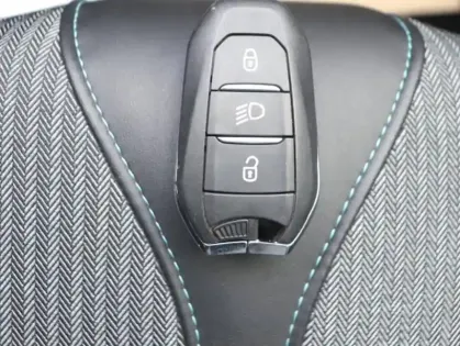 Photo 13 Peugeot 3008  HYBRID 225ch Allure e-EAT8