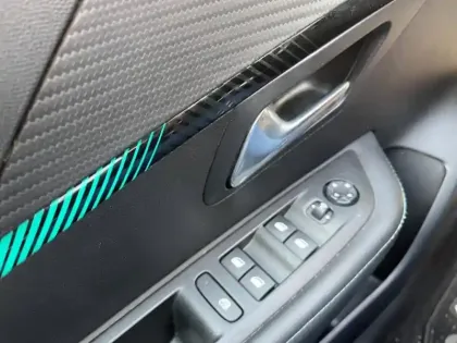 Photo 12 Peugeot 208  e- 136ch Allure Pack