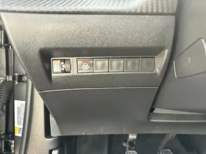 Photo 24 Peugeot 2008  PureTech 100 S&S BVM6 Allure Pack