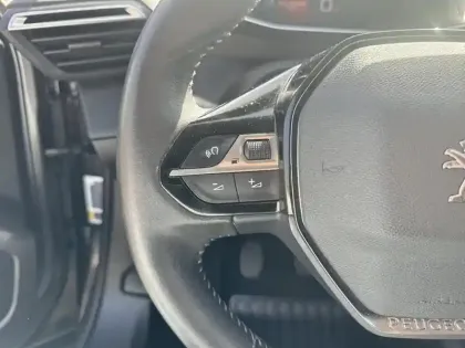 Photo 18 Peugeot 2008  PureTech 100 S&S BVM6 Allure Pack