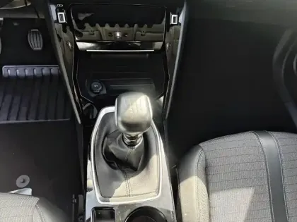 Photo 23 Peugeot 2008  PureTech 100 S&S BVM6 Allure Pack