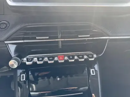 Photo 12 Peugeot 2008  PureTech 100 S&S BVM6 Allure Pack