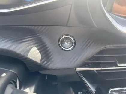 Photo 15 Peugeot 2008  PureTech 100 S&S BVM6 Allure Pack