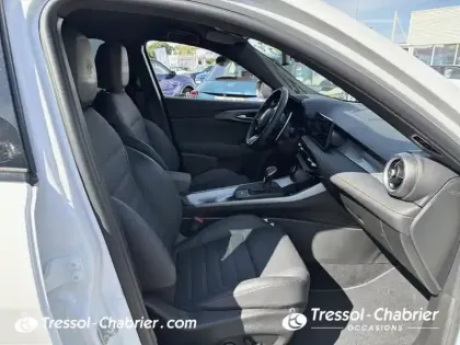 Photo 8 Alfa Romeo Tonale  1.5 Ibrida 160 ch VGT TCT7 Veloce