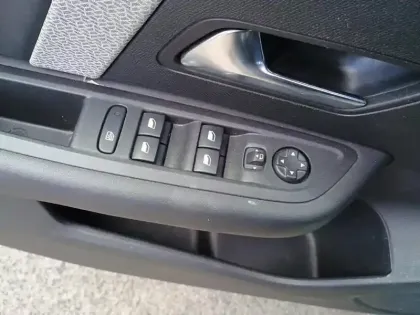 Photo 19 Citroën C4  BlueHDi 130 S&S EAT8 Shine