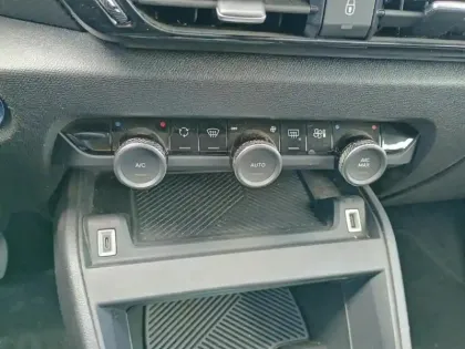 Photo 21 Citroën C4  BlueHDi 130 S&S EAT8 Shine