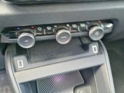 Photo 12 Citroën C4  BlueHDi 130 S&S EAT8 Shine