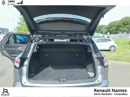 Photo 14 Renault Austral  1.2 E-Tech full hybrid 200ch Techno - 25