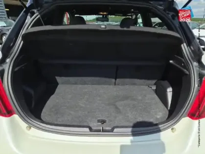 Photo 13 Toyota Yaris  HSD 100h Collection 5p