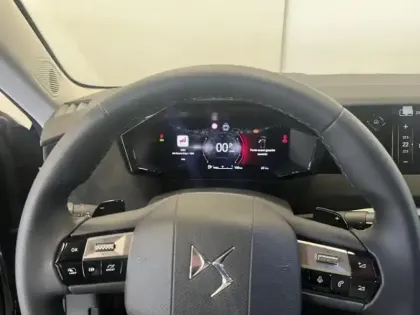 Photo 8 DS DS 4 N°4 Hybride 145ch Performance Line BVRD6