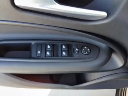 Photo 11 Alfa Romeo Junior  1.2 Ibrida 136ch DCT6