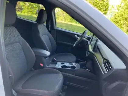 Photo 10 Ford Kuga  2.5 Duratec 180ch Hybrid FlexiFuel ST-Line Powershift