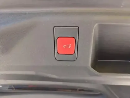 Photo 11 Peugeot 5008  Hybrid 136ch GT e-DCS6