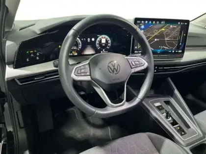 Photo 8 Volkswagen Golf 1.5 eHybrid 204 DSG6 VW Edition