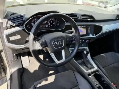 Photo 5 Audi Q3  35 TFSI 150ch Mild Hybrid Design Luxe S tronic 7