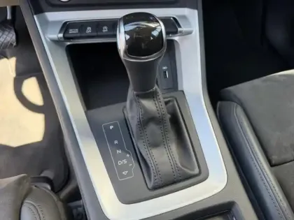 Photo 12 Audi Q3  35 TFSI 150ch Mild Hybrid Design Luxe S tronic 7