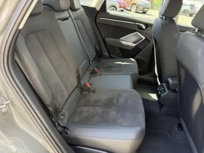 Photo 9 Audi Q3  35 TFSI 150ch Mild Hybrid Design Luxe S tronic 7