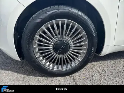 Photo 12 Fiat 500  e 118 ch Icône