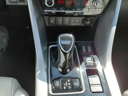 Photo 11 Mitsubishi Eclipse Top Hybrid 4WD Instyle