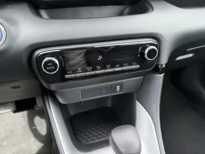 Photo 21 Toyota Yaris Hybride 116h Dynamic Business Pack