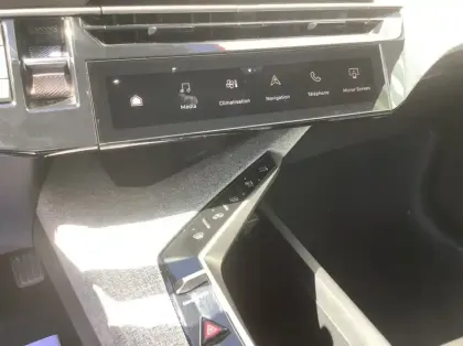 Photo 15 Peugeot 3008 Nouveau Hybrid 136 e-DCS6 Allure