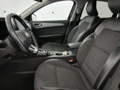 Photo 13 Renault Arkana E-Tech hybride 145 - 22 Techno