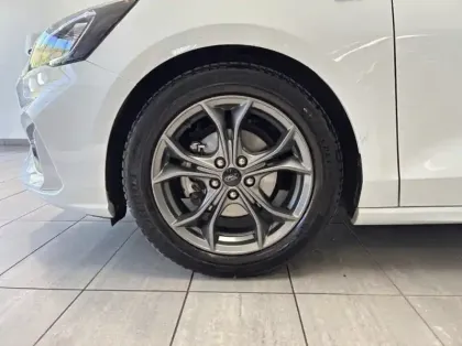 Photo 13 Ford Focus 1.0 Flexifuel 125ch mHEV ST-Line