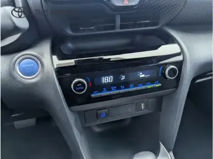 Photo 20 Toyota Yaris Hybride 1.5 HYBRID 116H DESIGN AWD AUTO