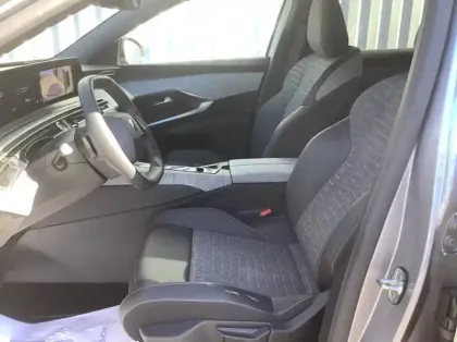 Photo 10 Peugeot 3008 Nouveau Hybrid 136 e-DCS6 Allure