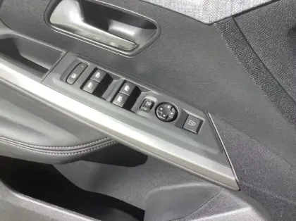 Photo 16 Peugeot 3008 Nouveau Hybrid 136 e-DCS6 Allure