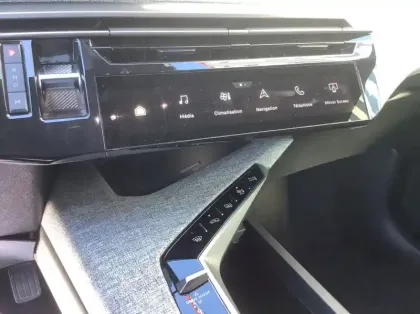 Photo 15 Peugeot 3008 Nouveau Hybrid 136 e-DCS6 Allure