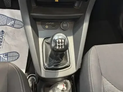 Photo 7 Ford KA + 1.2 Ti-VCT 85ch White Edition