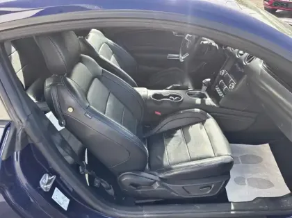 Photo 26 Ford Mustang Fastback 5.0 V8 450ch 55