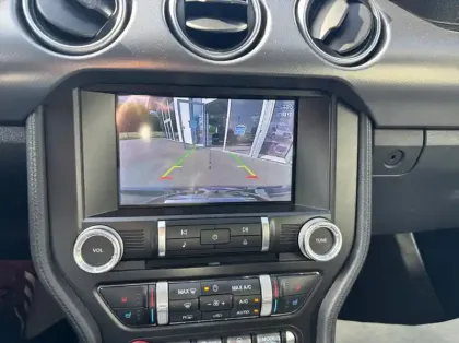 Photo 15 Ford Mustang Fastback 5.0 V8 450ch 55