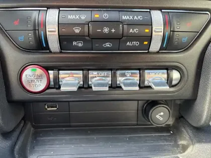 Photo 19 Ford Mustang Fastback 5.0 V8 450ch 55