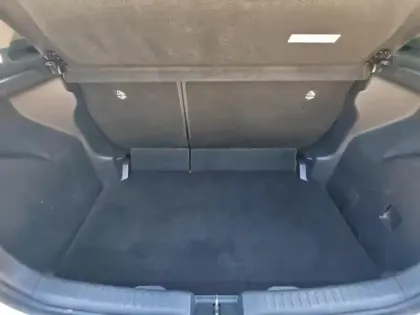 Photo 12 Toyota Yaris  116h Design 5p