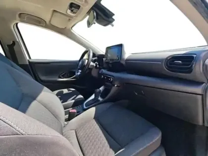 Photo 8 Toyota Yaris  116h Design 5p