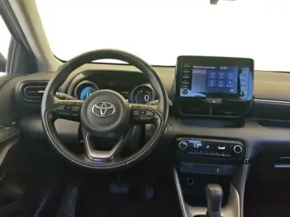 Photo 11 Toyota Yaris  116h Design 5p