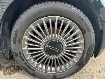 Photo 13 Fiat 500  e 118ch Icône