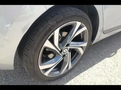 Photo 12 Renault Clio  1.6 E-Tech hybride 140ch RS Line -21N