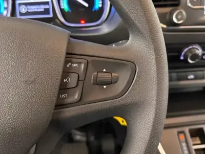 Photo 11 Citroën Jumpy  Fg M 100 kW Batterie 50 kWh Pack Driver