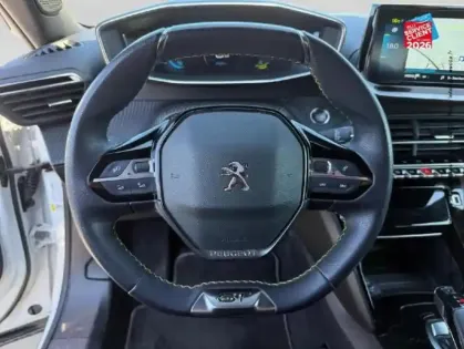 Photo 11 Peugeot 2008  e- 136ch GT