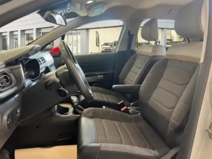 Photo 8 Citroën C3  1.2 PureTech 110ch S&S Shine Pack  EAT6