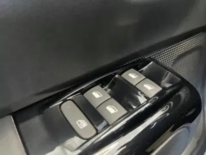 Photo 12 Citroën C3  1.2 PureTech 110ch S&S Shine Pack  EAT6