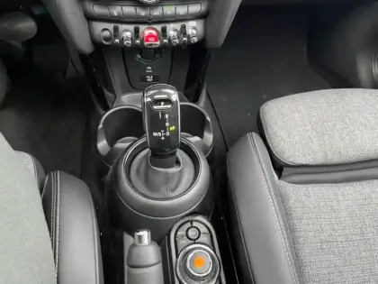 Photo 11 Mini Mini  Cooper 136ch  Edition Greenwich BVA7